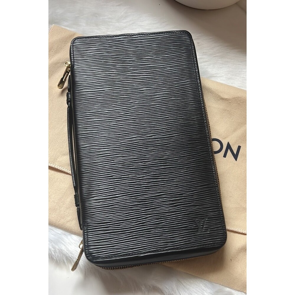 Louis Vuitton Organizer de Voyage Travel Wallet Epi Black Rare!!